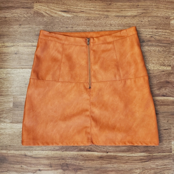 Shinestar Size Medium Orange Faux Leather Mini Skirt - Picture 2 of 5